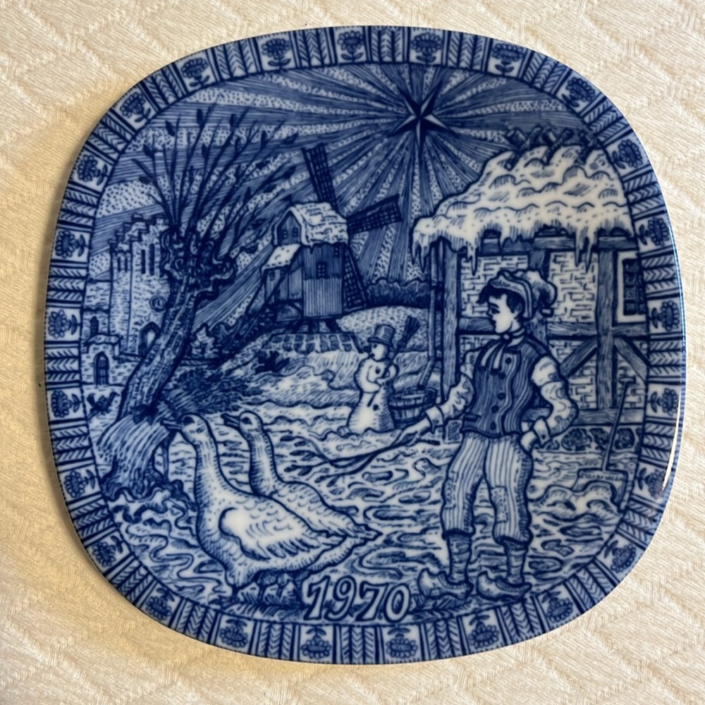 Rörstrand Sweden Christmas 1970 china plate, Julen blue & white vintage